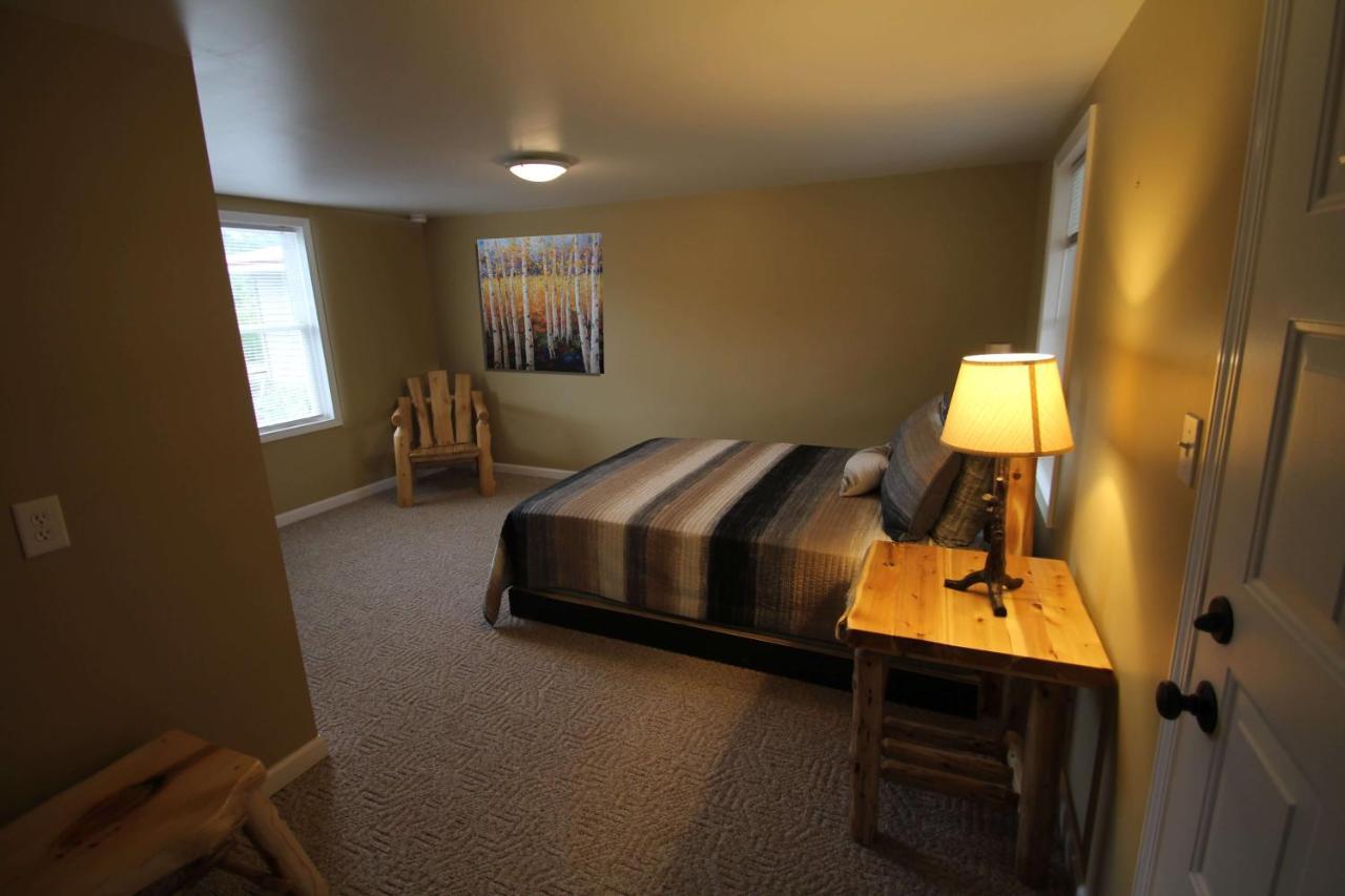 Mackinac Lake Trail Motel Mackinaw City Room photo